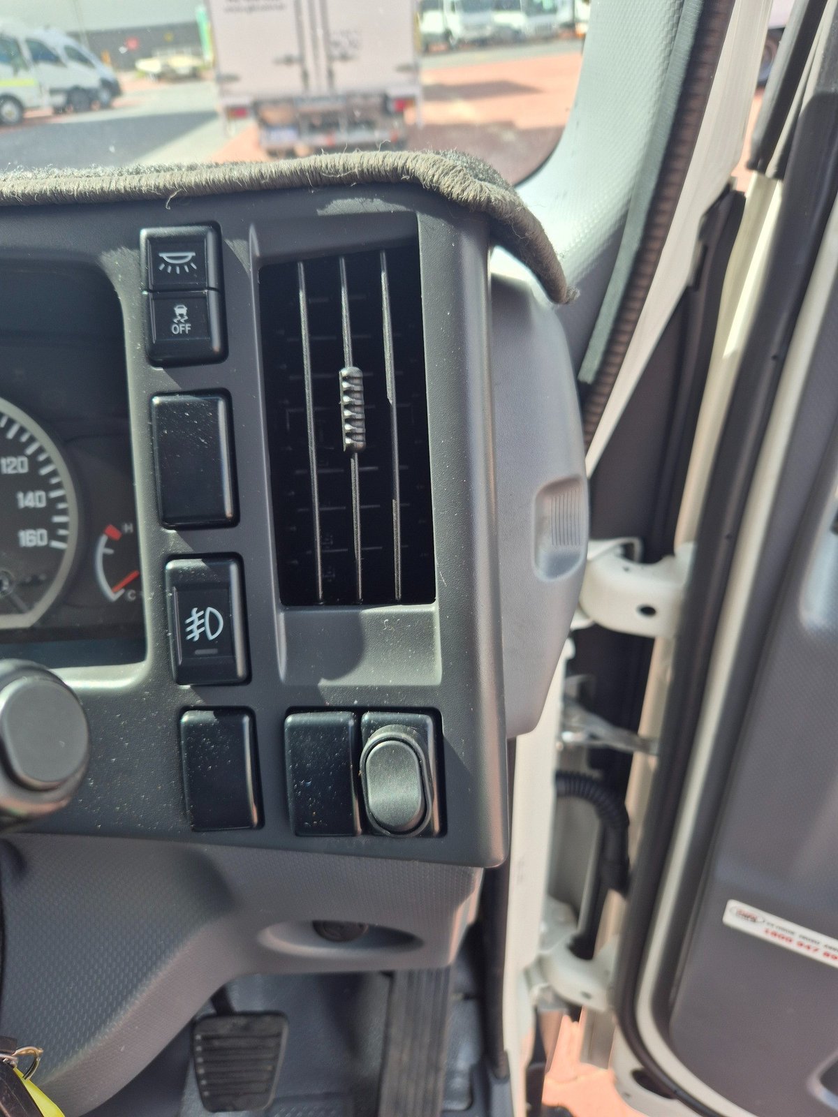2017 Isuzu Trucks Npr65-190  3 Ton Service Body image 9