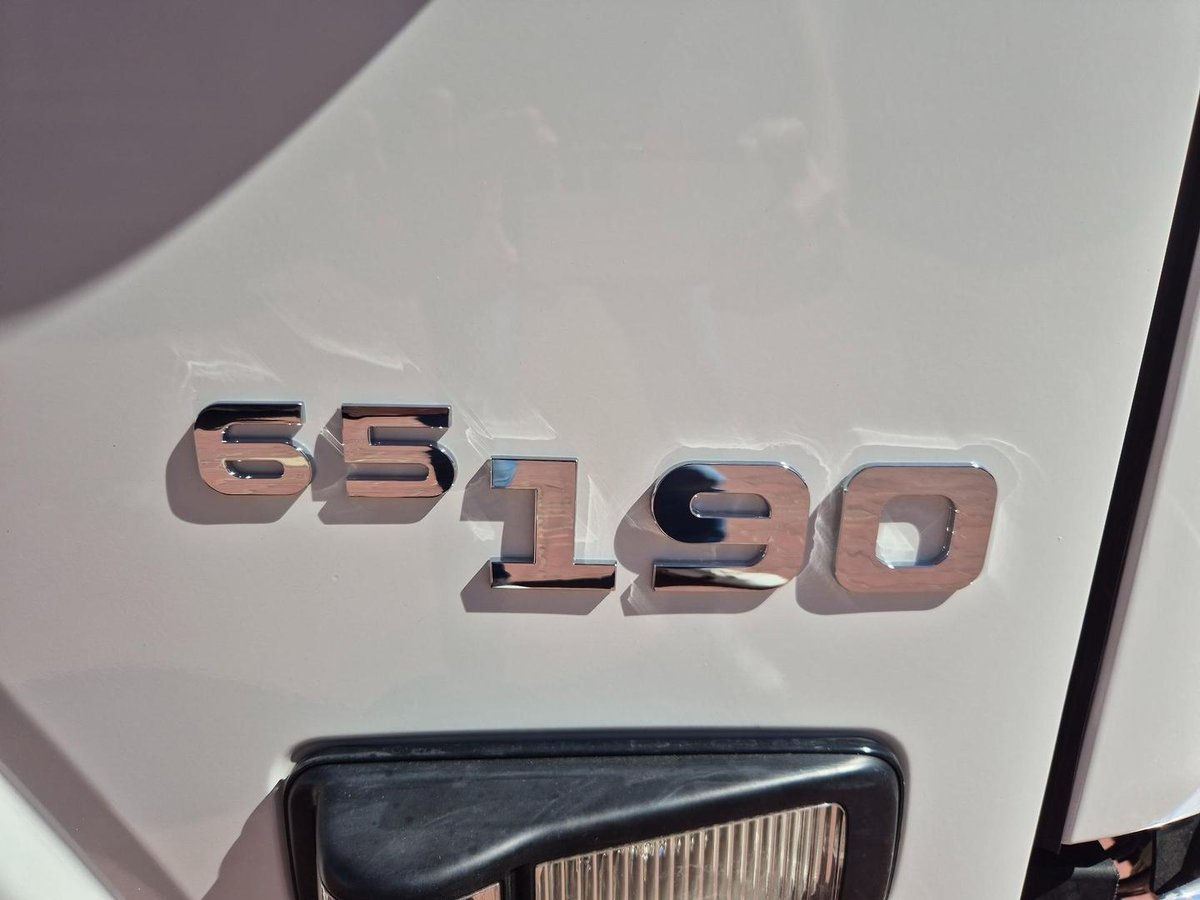 2017 Isuzu Npr65-190  3 Ton Service Body image 15