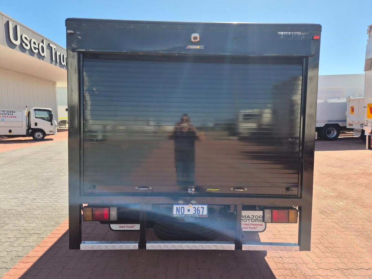 2017 Isuzu Npr65-190  3 Ton Service Body image 20