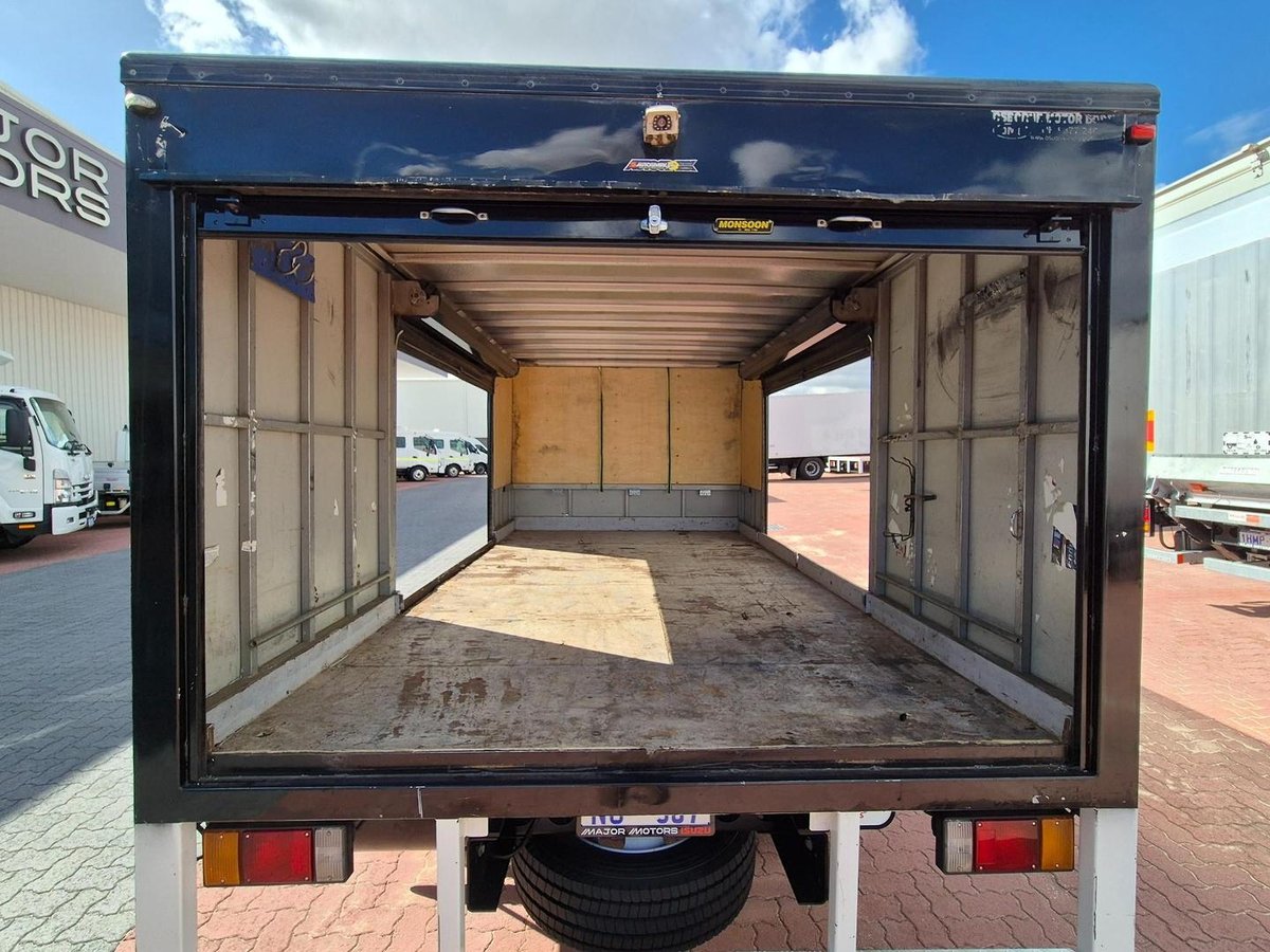 2017 Isuzu Npr65-190  3 Ton Service Body image 11