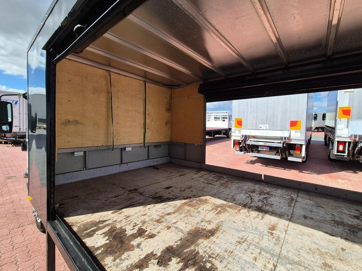 2017 Isuzu Npr65-190  3 Ton Service Body image 10