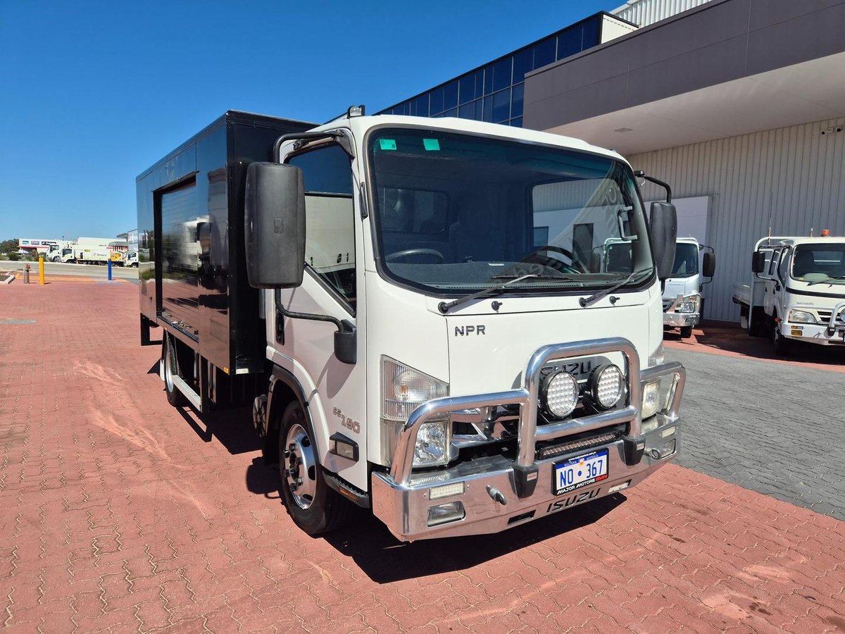 2017 Isuzu Npr65-190  3 Ton Service Body image 16
