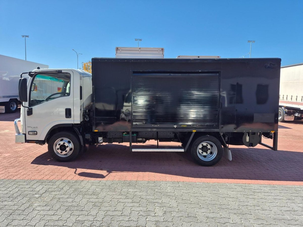 2017 Isuzu Npr65-190  3 Ton Service Body image 22
