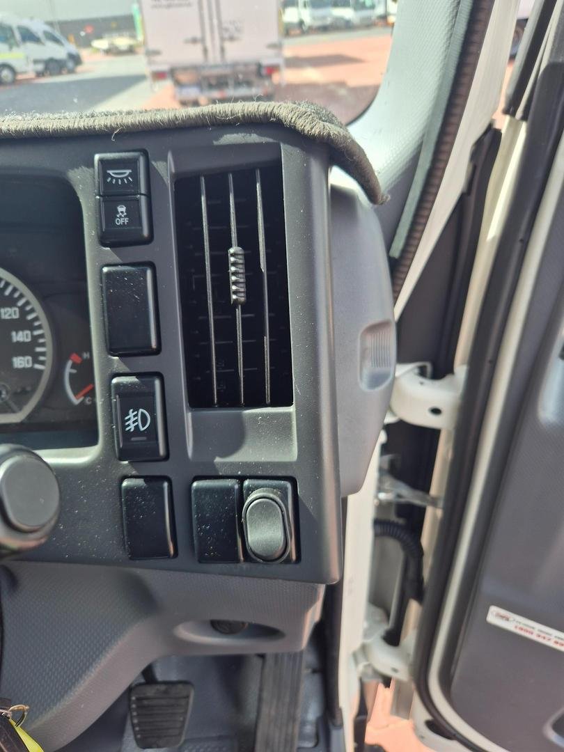 2017 Isuzu Npr65-190  3 Ton Service Body image 9