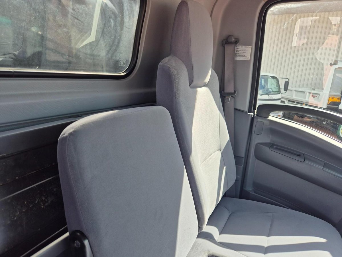 2017 Isuzu Npr65-190  3 Ton Service Body image 7