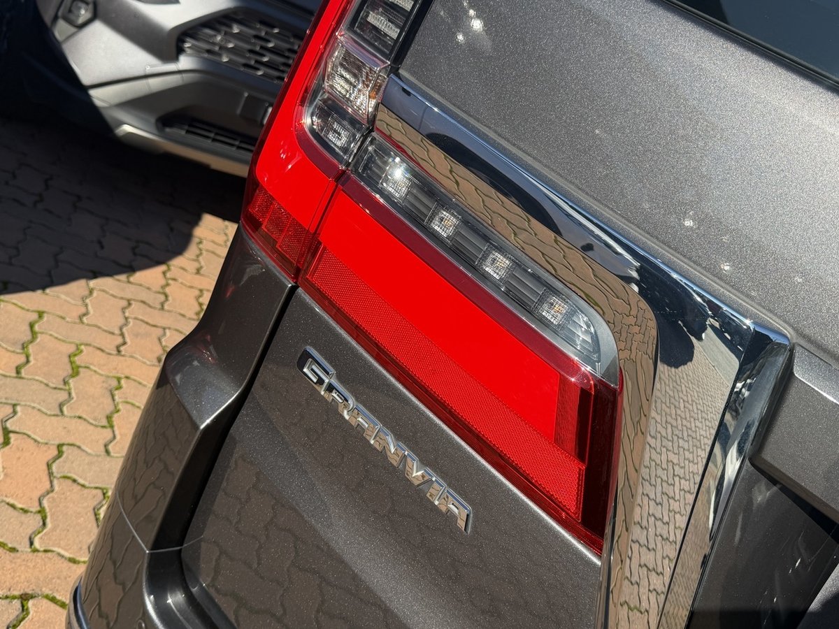 2021 Toyota Granvia VX GDH303R image 10