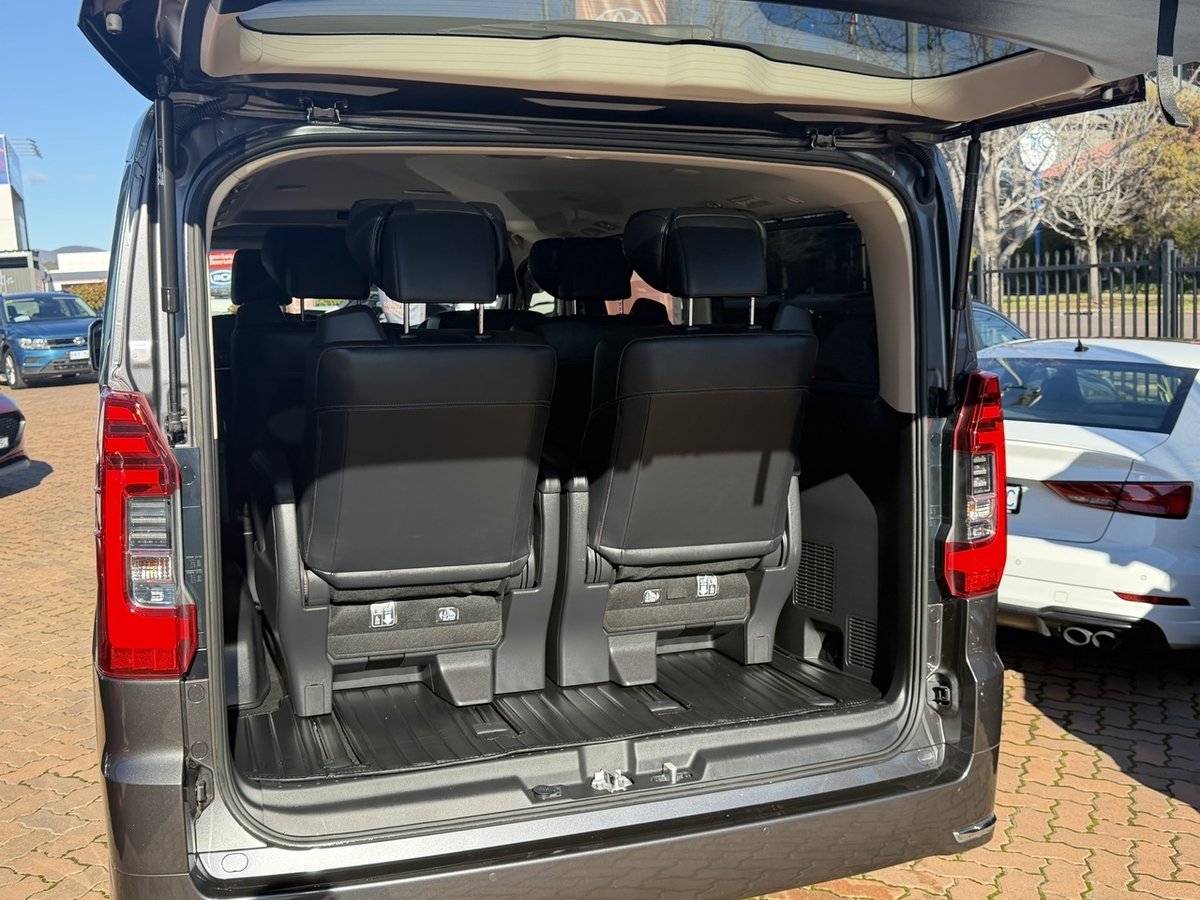 2021 Toyota Granvia VX GDH303R image 11