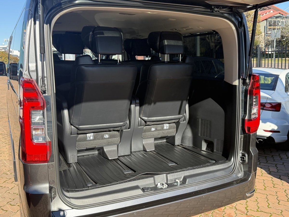 2021 Toyota Granvia VX GDH303R image 12