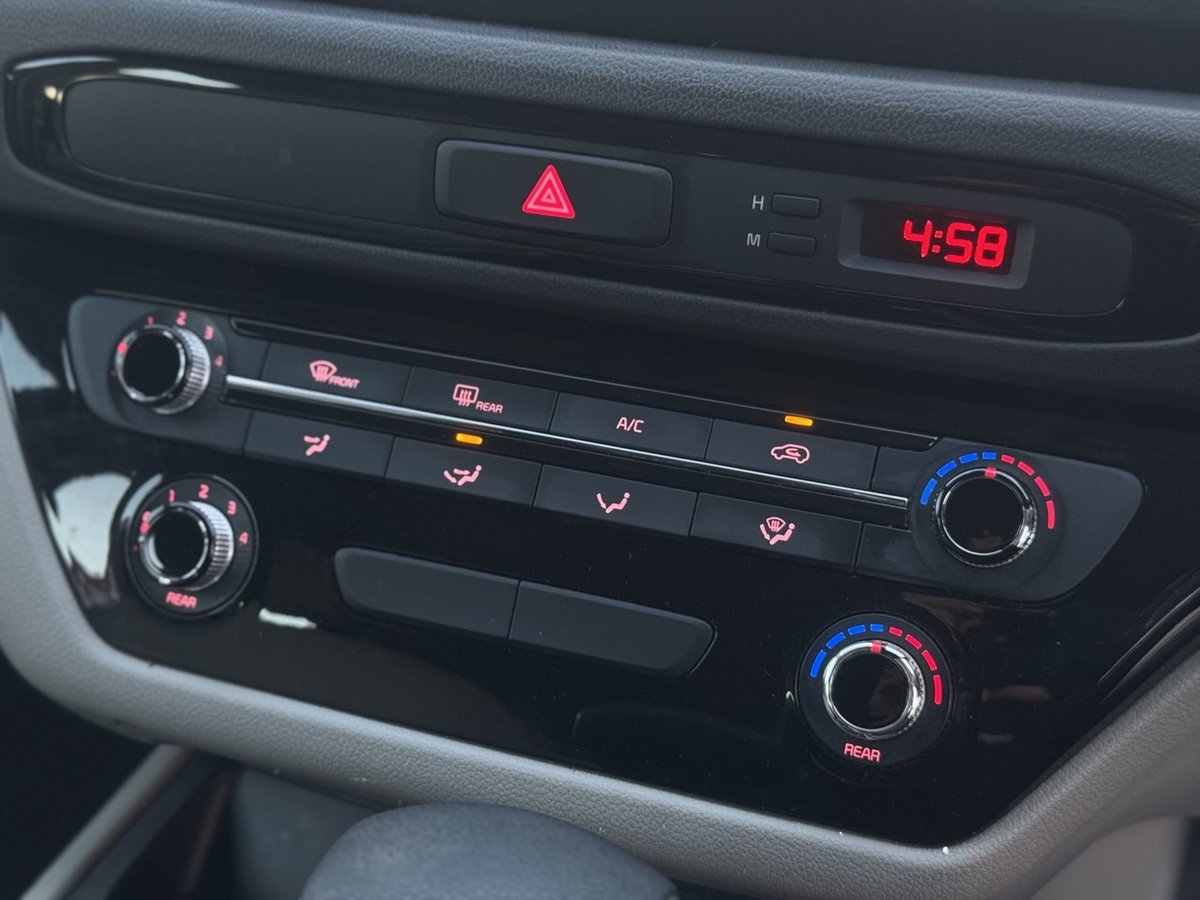2017 Kia Carnival S YP MY17 image 12