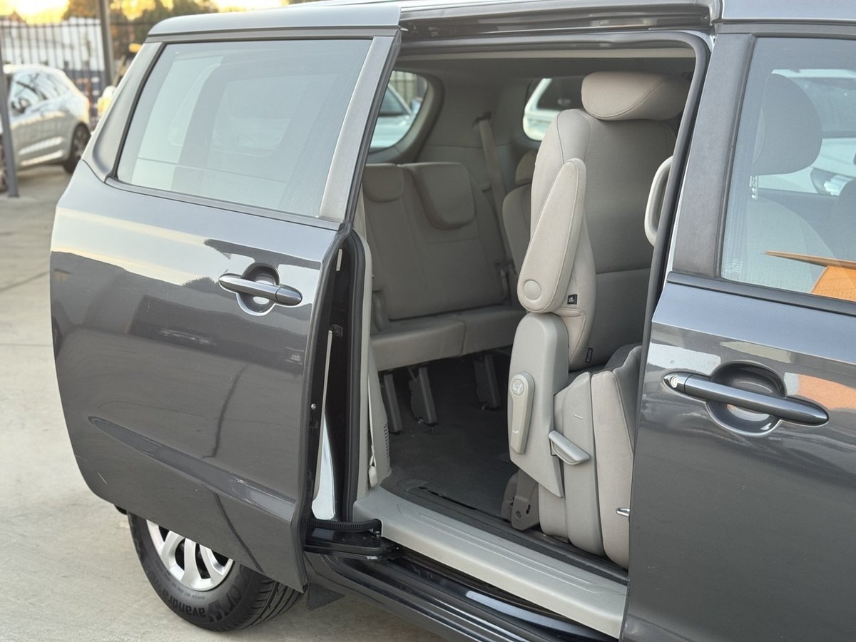 2017 Kia Carnival S YP MY17 image 9