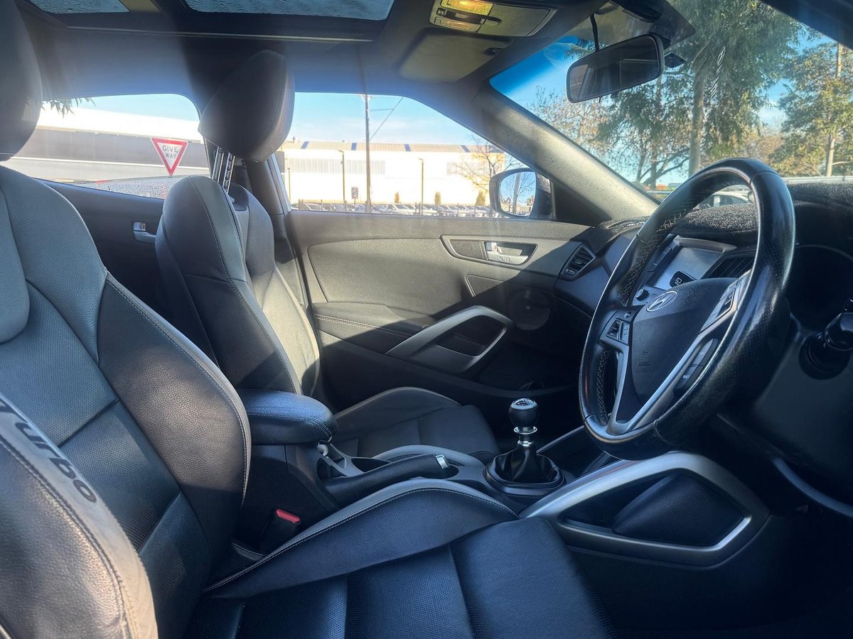 2017 Hyundai Veloster SR Turbo FS5 Series II image 15