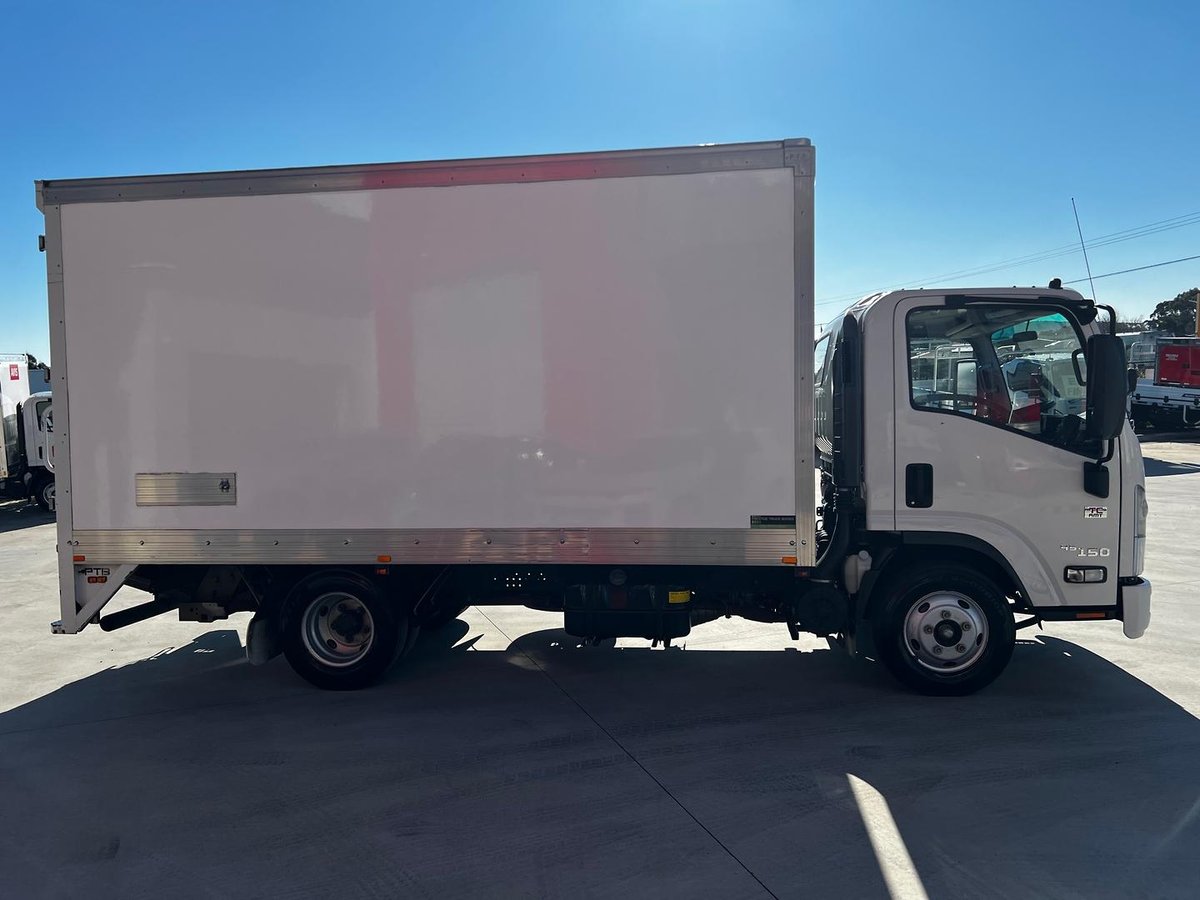 2021 Isuzu N Series NNR 45-150 Vanpack image 5