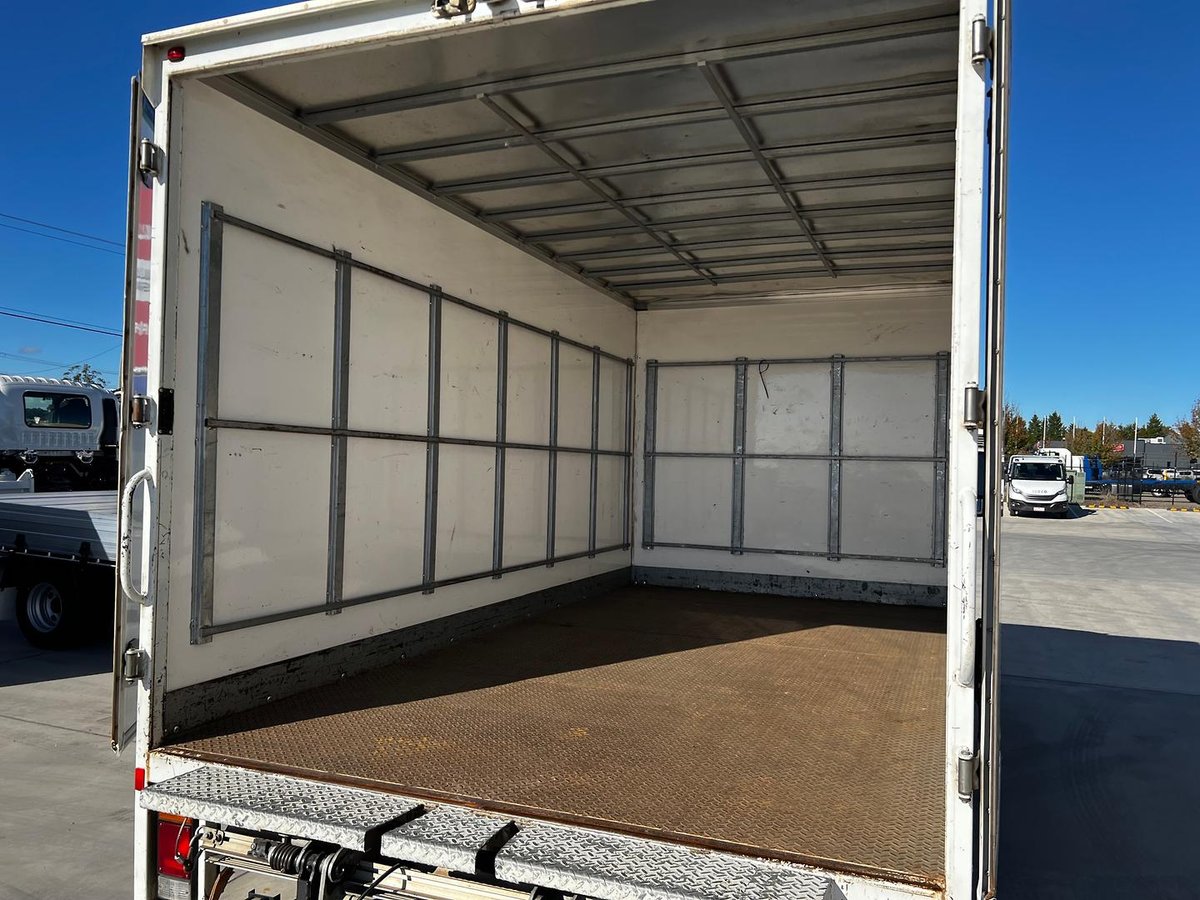 2021 Isuzu N Series NNR 45-150 Vanpack image 29