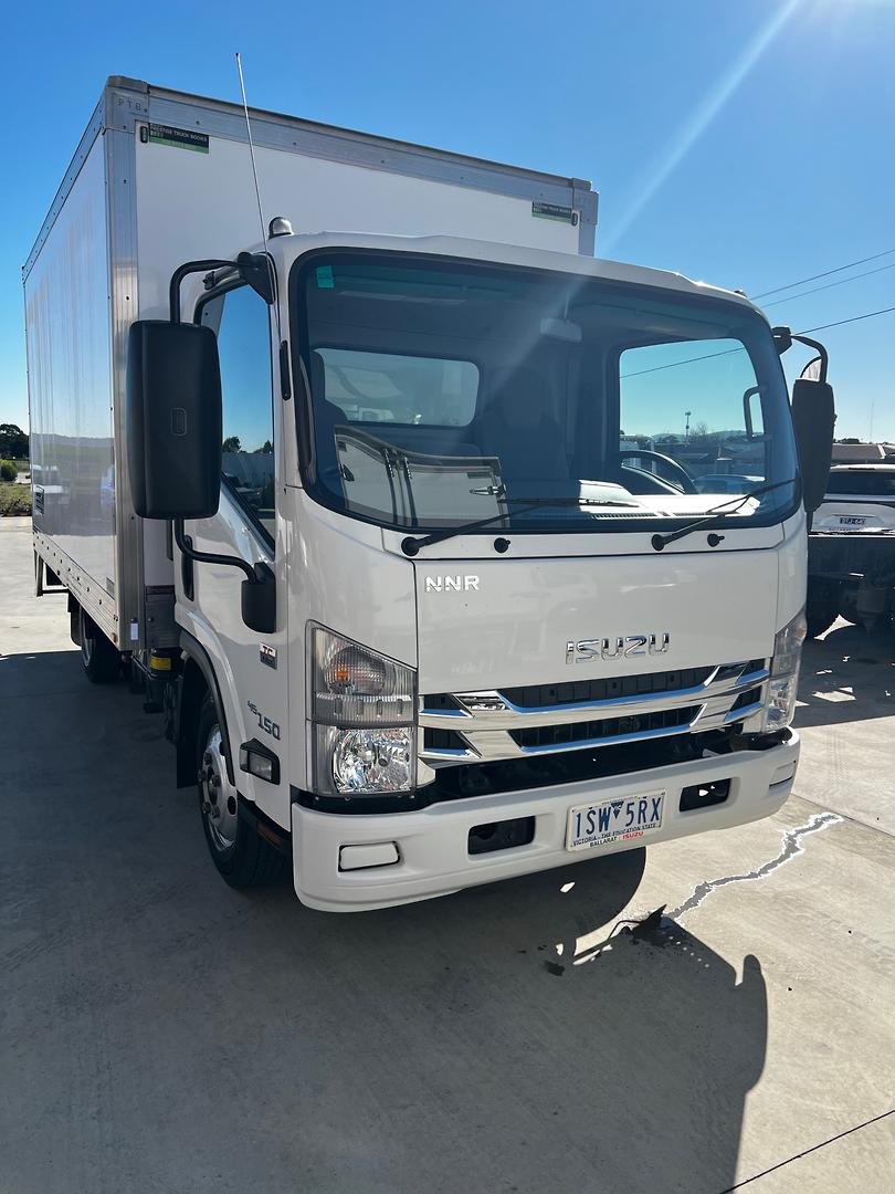 2021 Isuzu N Series NNR 45-150 Vanpack image 11