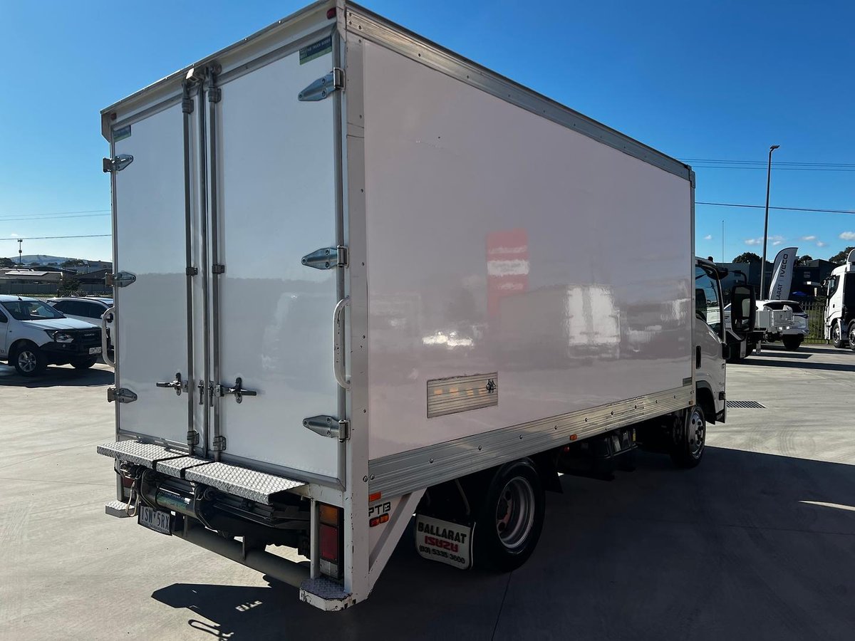 2021 Isuzu N Series NNR 45-150 Vanpack image 6