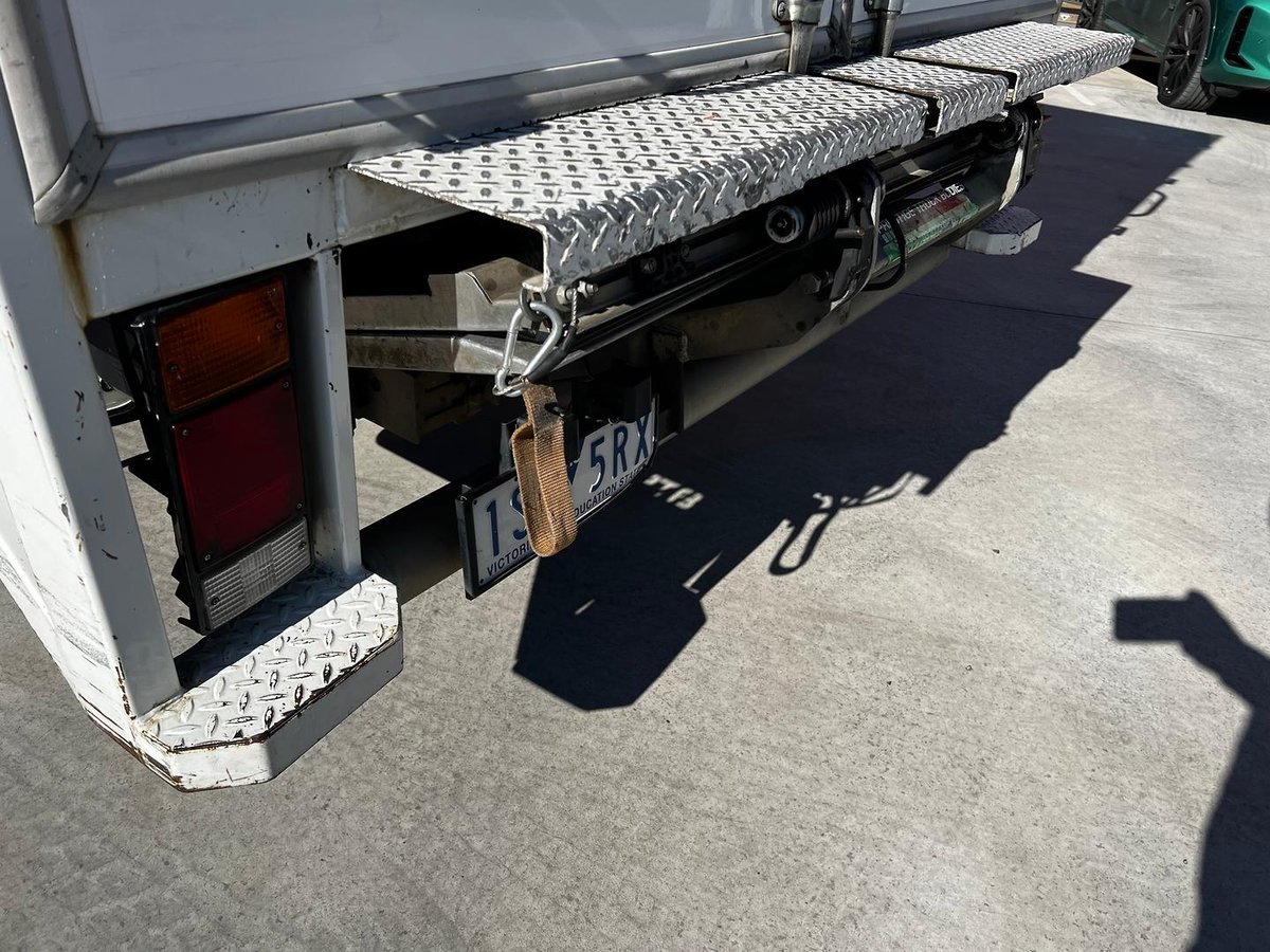 2021 Isuzu N Series NNR 45-150 Vanpack image 18