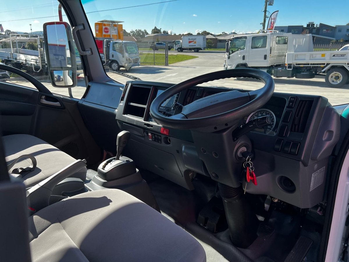 2021 Isuzu N Series NNR 45-150 Vanpack image 13