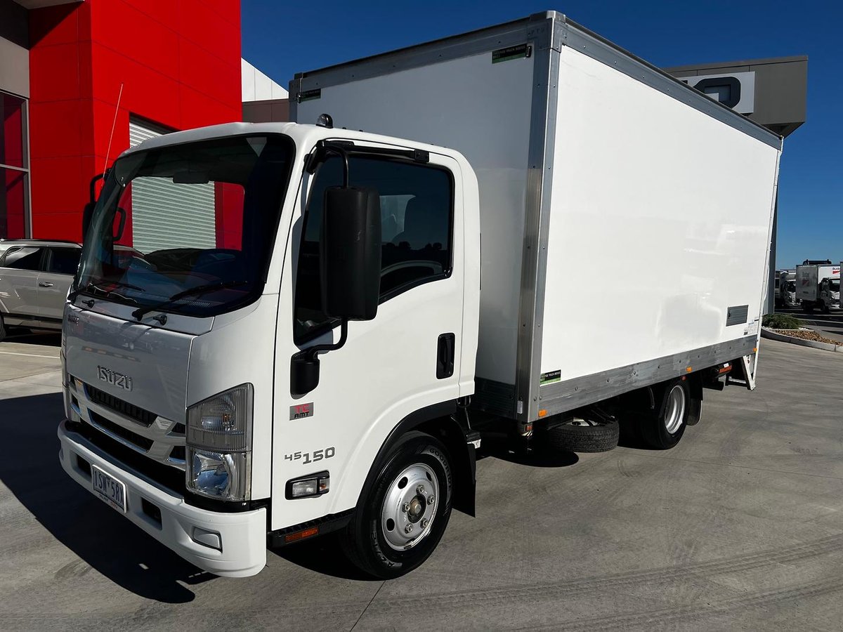 2021 Isuzu N Series NNR 45-150 Vanpack image 2