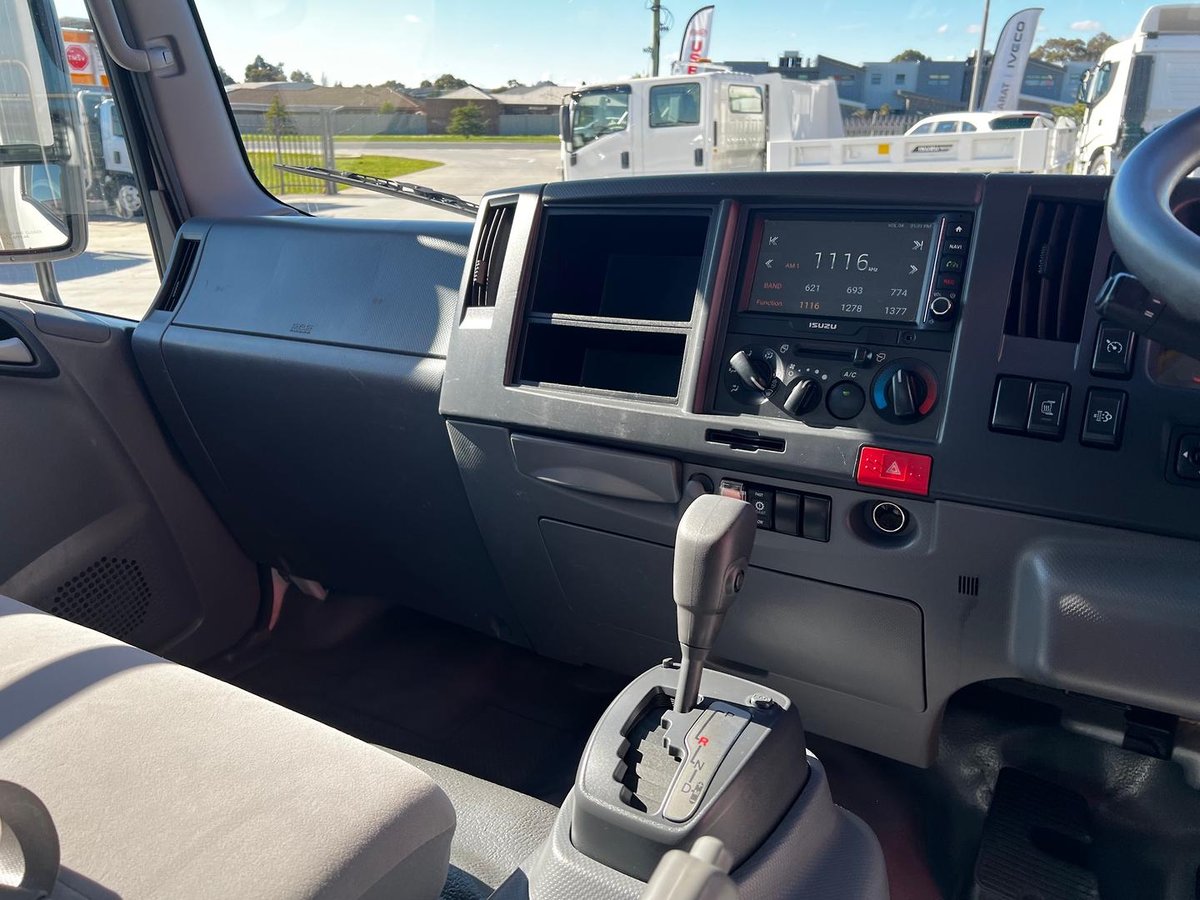 2021 Isuzu N Series NNR 45-150 Vanpack image 15