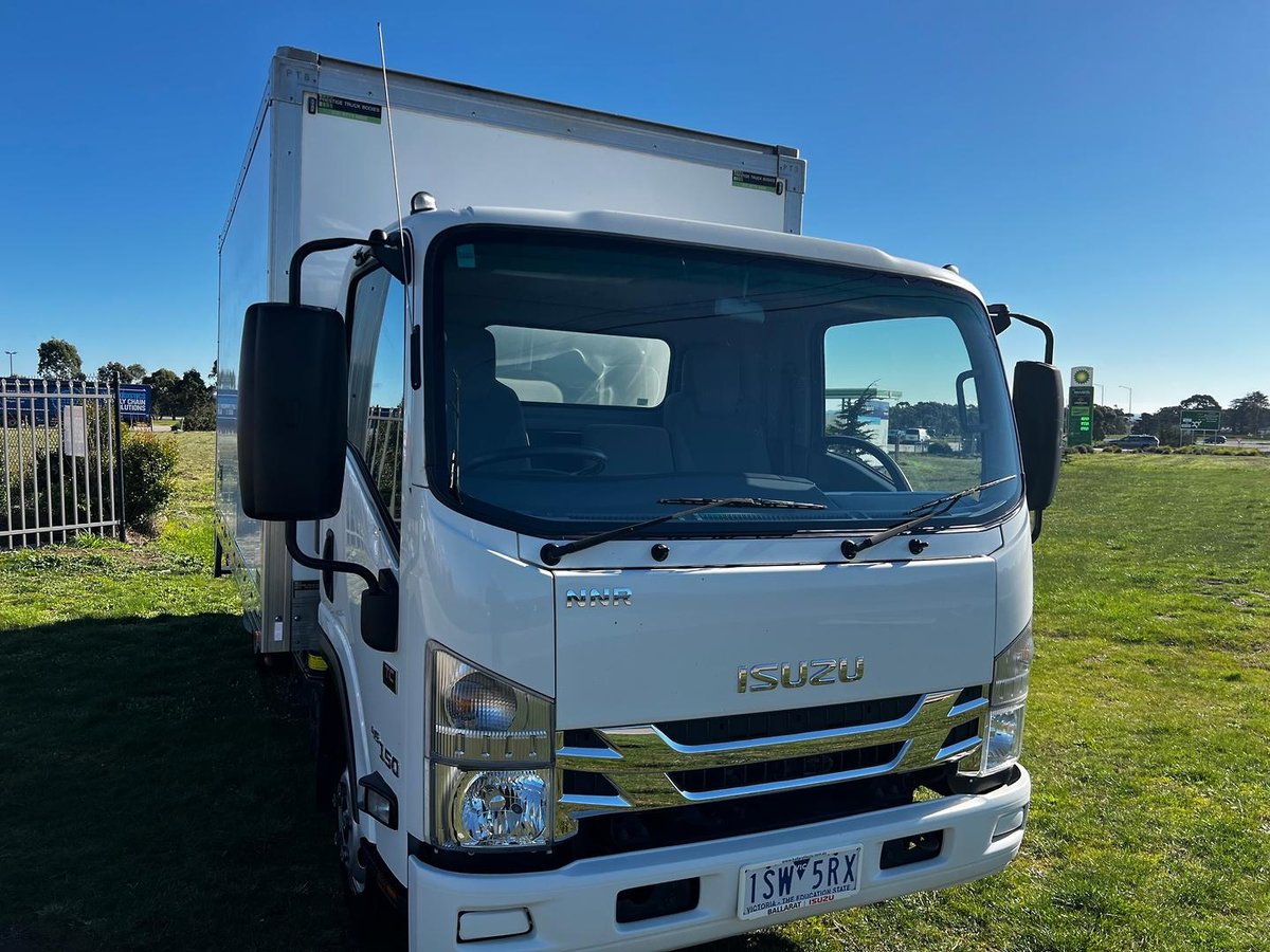 2021 Isuzu N Series NNR 45-150 Vanpack image 27