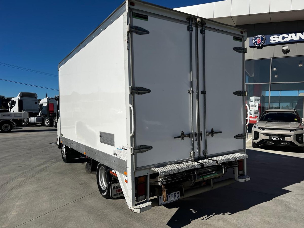 2021 Isuzu N Series NNR 45-150 Vanpack image 8