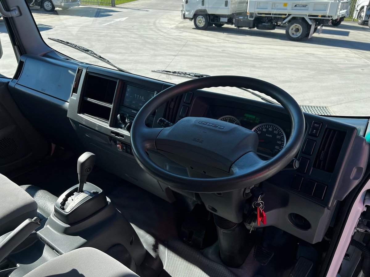 2021 Isuzu N Series NNR 45-150 Vanpack image 17