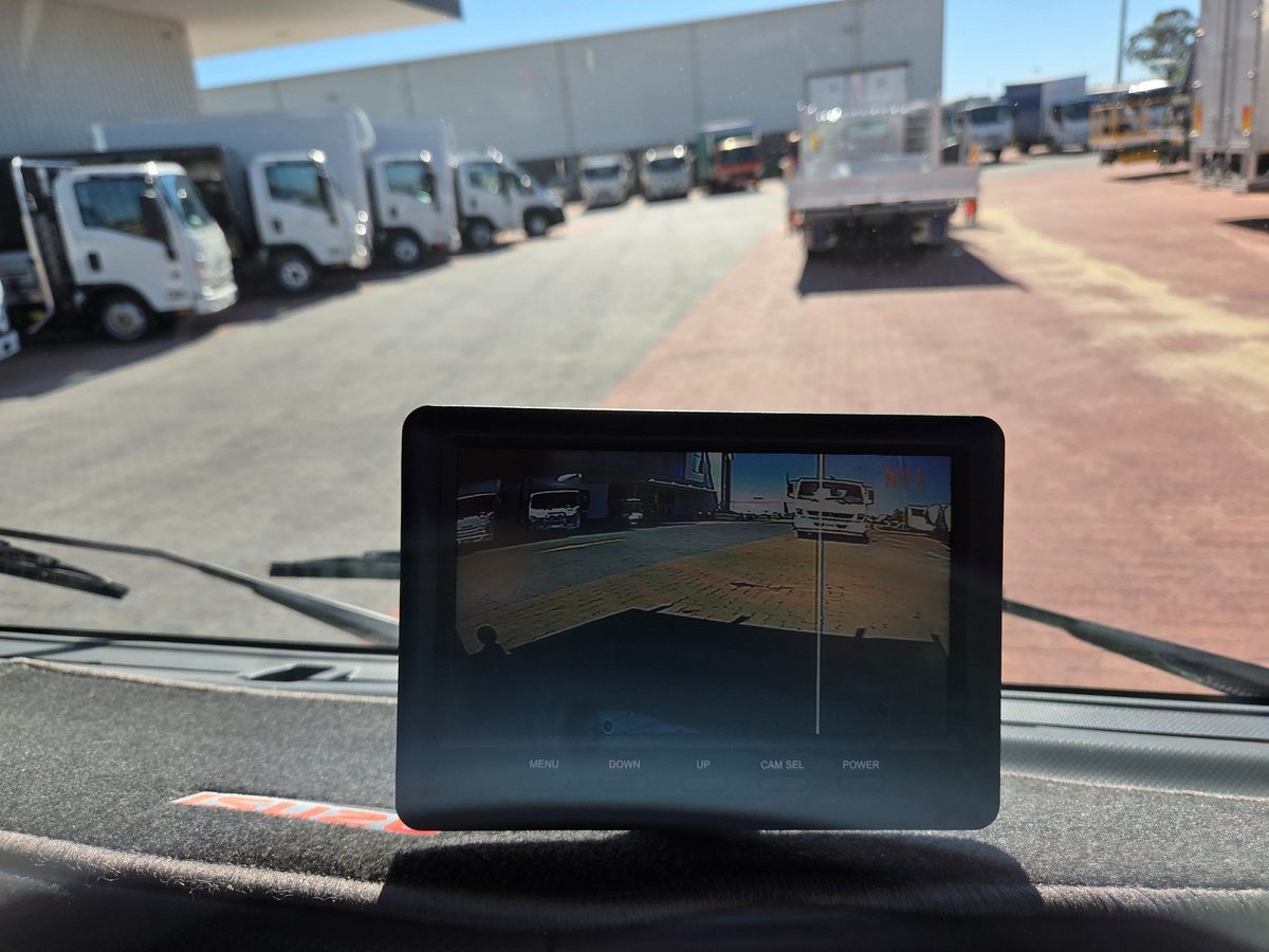 2014 Isuzu Trucks Nls 200 Awd Car License Service Body image 16