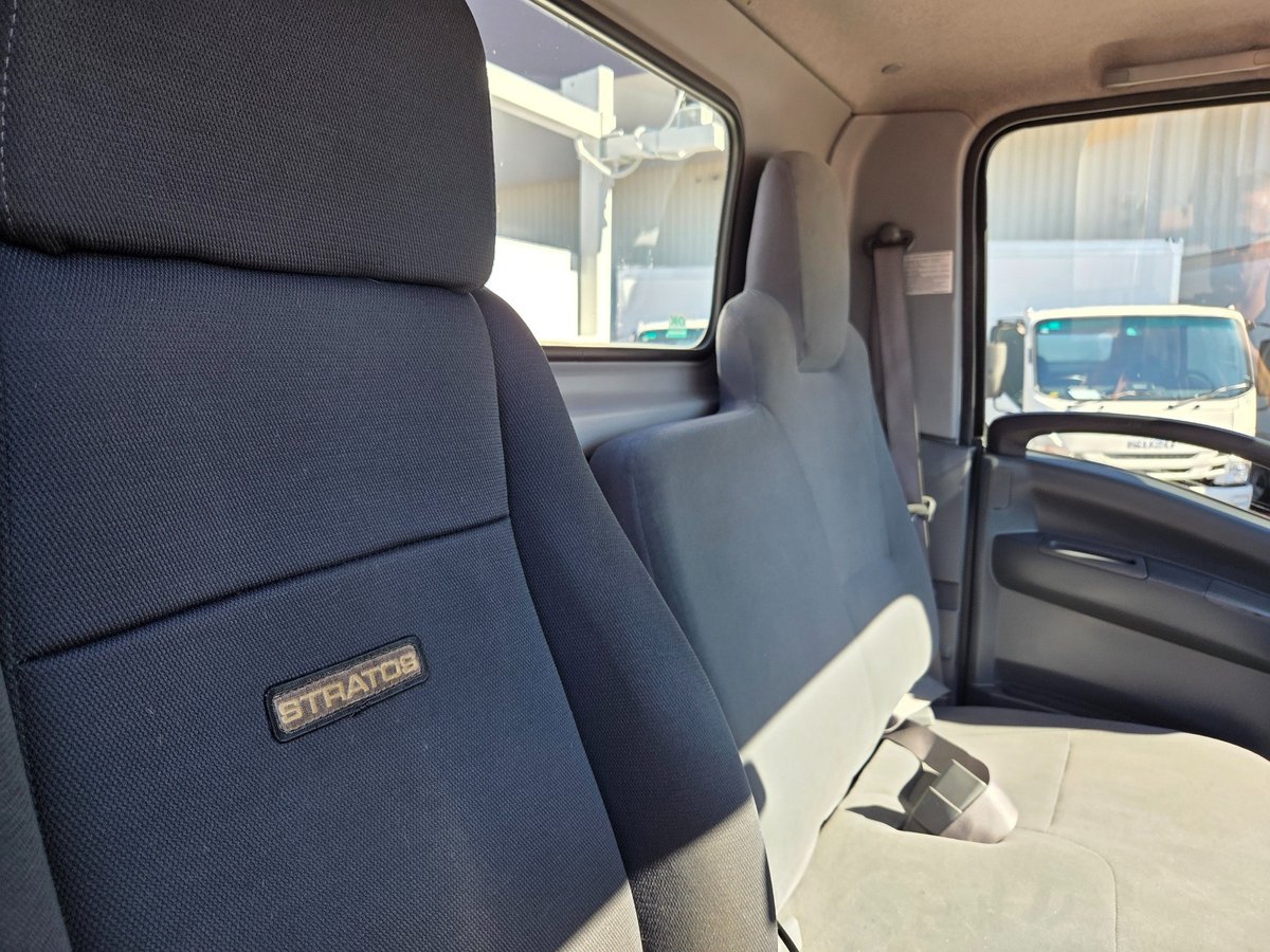 2014 Isuzu Trucks Nls 200 Awd Car License Service Body image 21