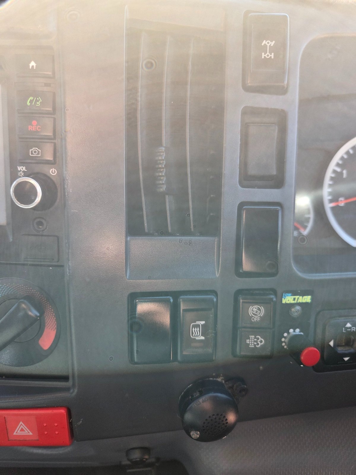 2014 Isuzu Trucks Nls 200 Awd Car License Service Body image 6