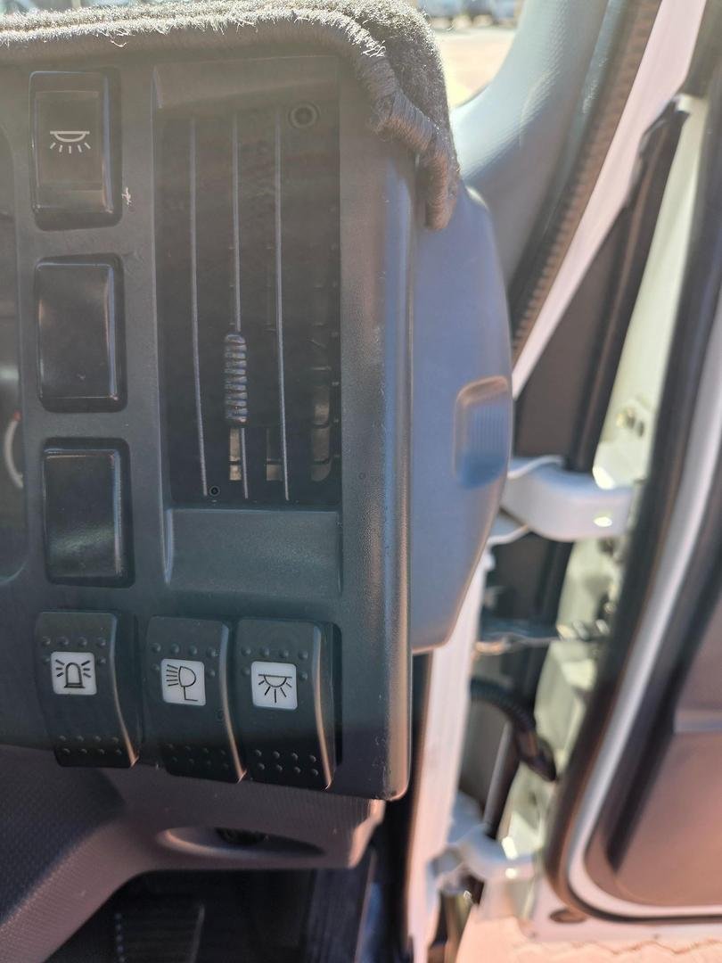 2014 Isuzu Nls 200 Awd Car License Service Body image 13