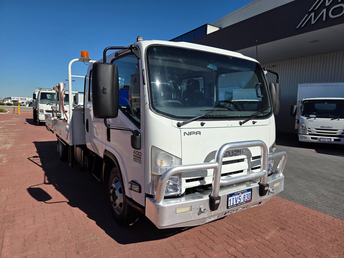 2014 Isuzu Trucks Npr400 4 Ton Crew Cab Tray And Crane image 11