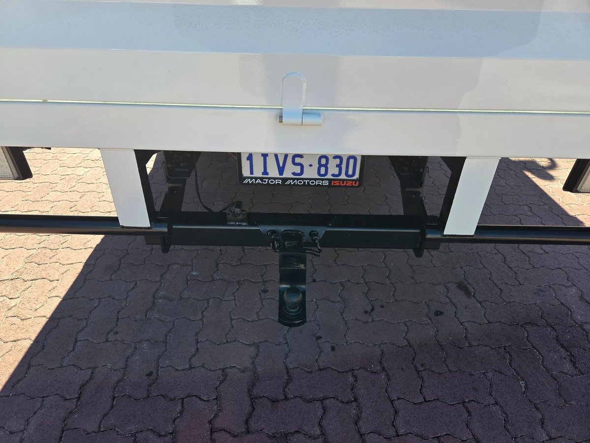 2014 Isuzu Trucks Npr400 4 Ton Crew Cab Tray And Crane image 13