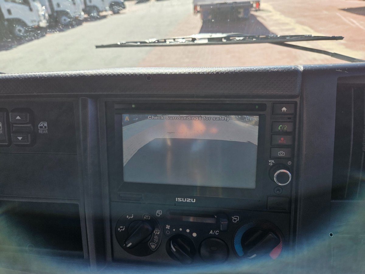 2014 Isuzu Trucks Npr400 4 Ton Crew Cab Tray And Crane image 14