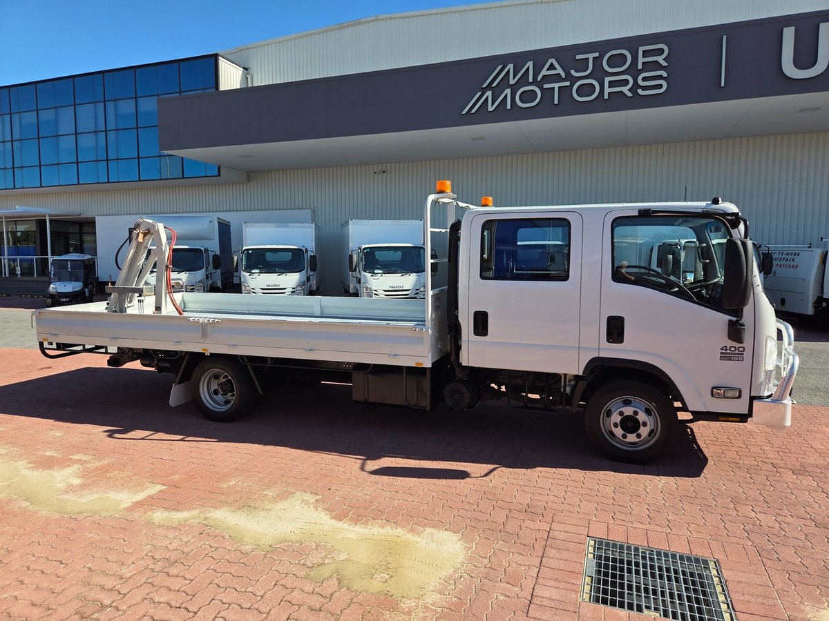 2014 Isuzu Trucks Npr400 4 Ton Crew Cab Tray And Crane image 17