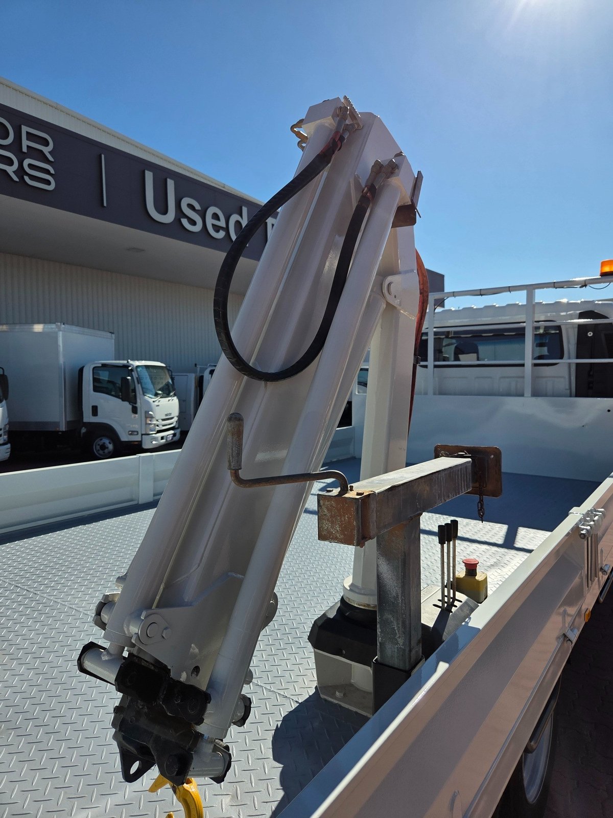 2014 Isuzu Trucks Npr400 4 Ton Crew Cab Tray And Crane image 18