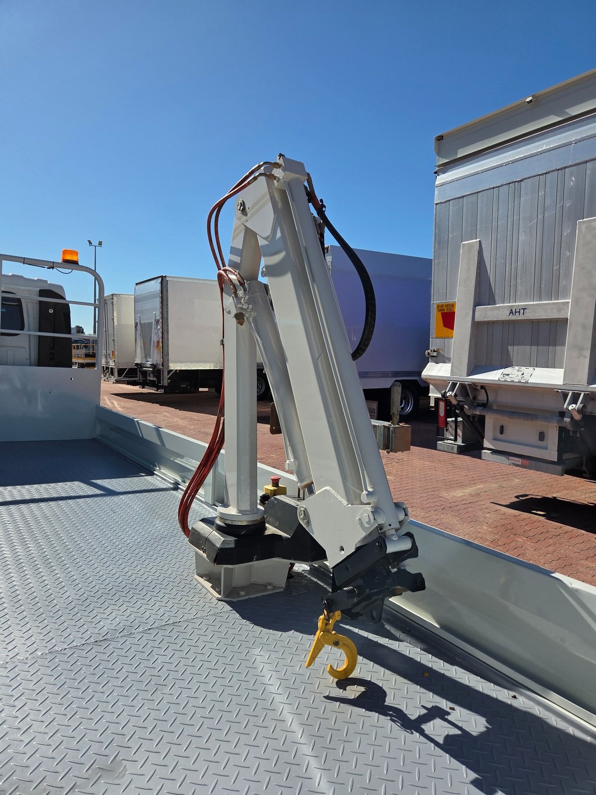 2014 Isuzu Trucks Npr400 4 Ton Crew Cab Tray And Crane image 19