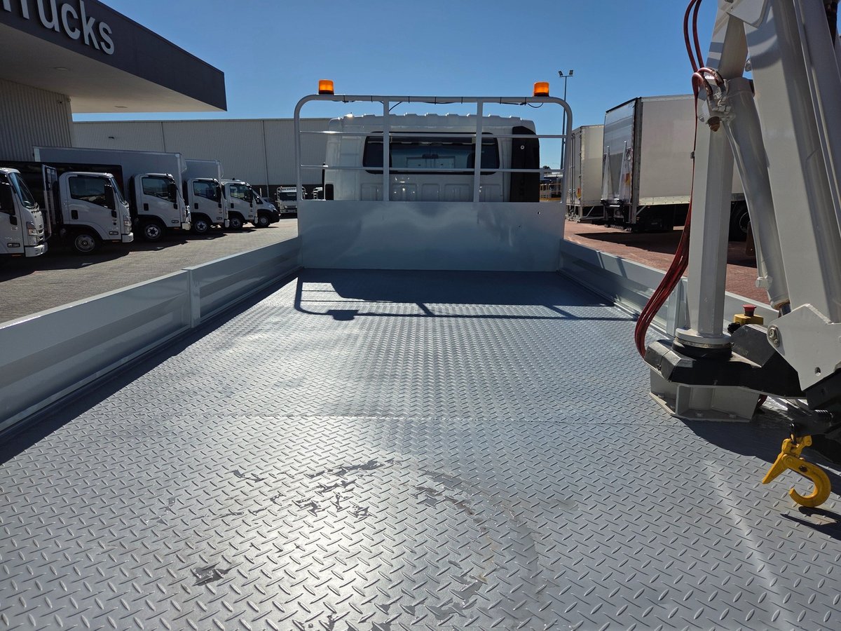 2014 Isuzu Trucks Npr400 4 Ton Crew Cab Tray And Crane image 23
