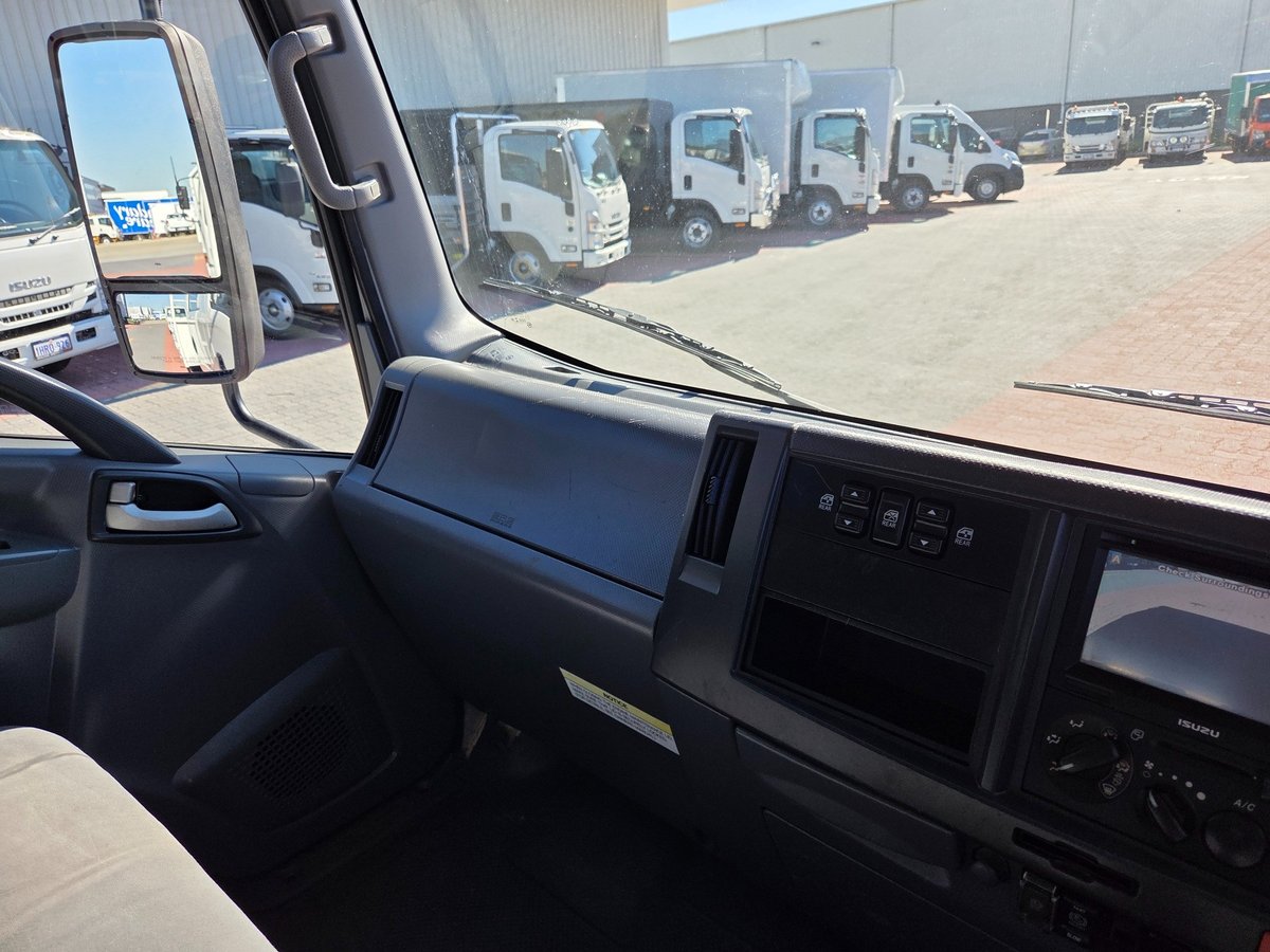 2014 Isuzu Trucks Npr400 4 Ton Crew Cab Tray And Crane image 2