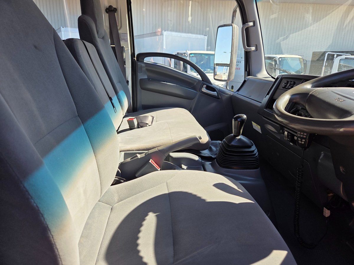 2014 Isuzu Trucks Npr400 4 Ton Crew Cab Tray And Crane image 4