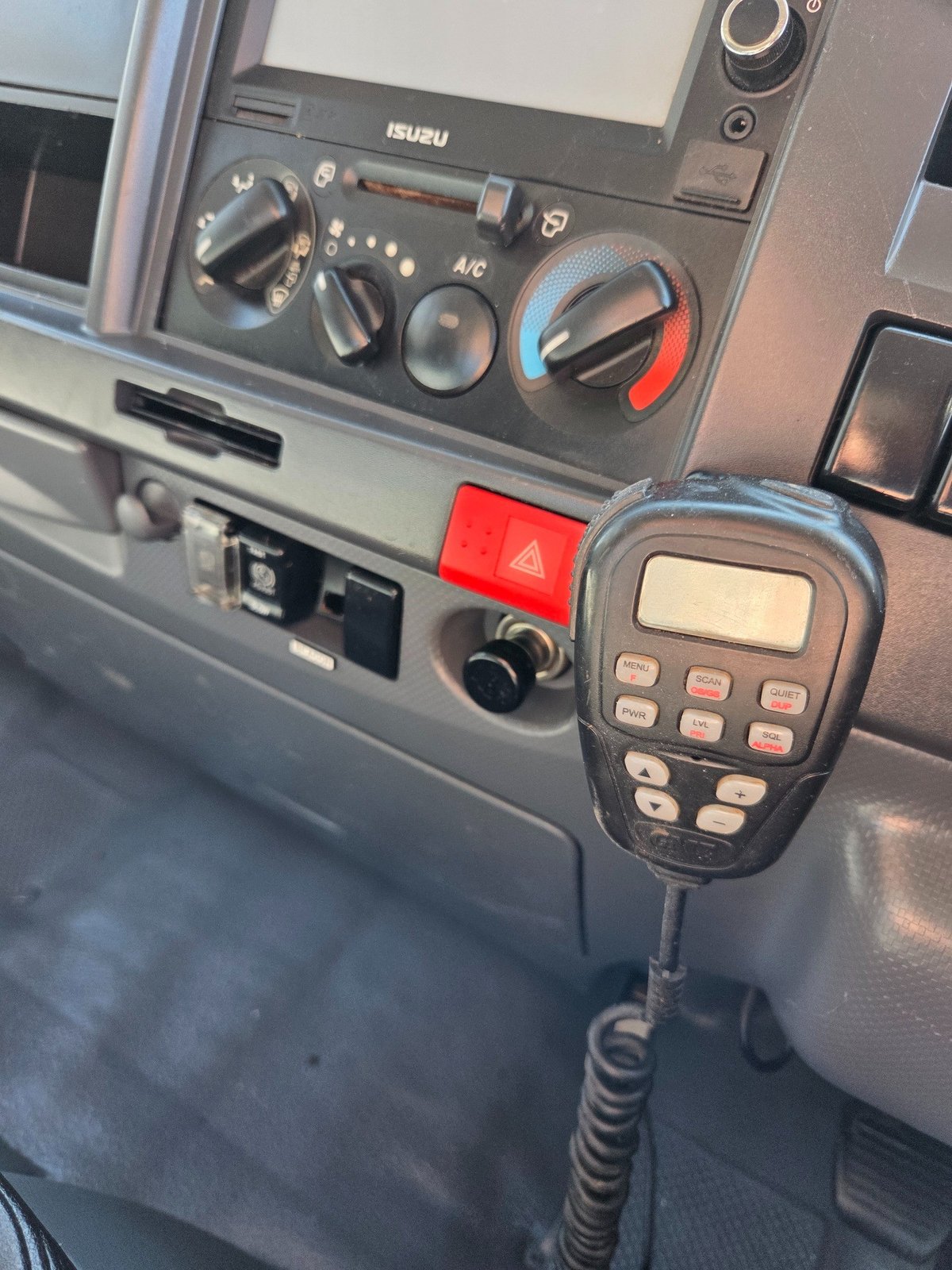 2014 Isuzu Trucks Npr400 4 Ton Crew Cab Tray And Crane image 8