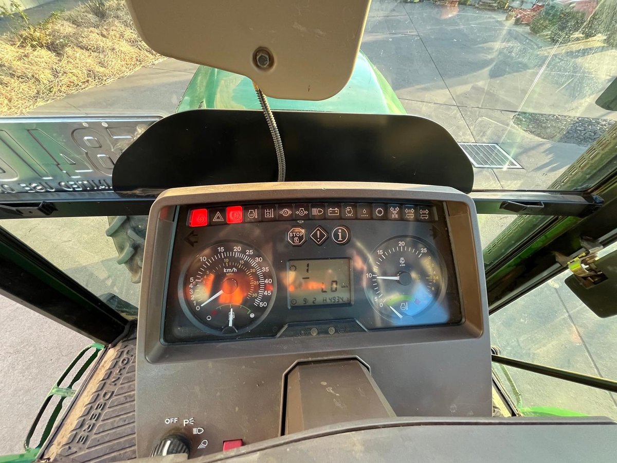 John Deere 5720 image 14