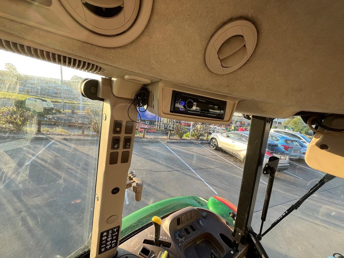 John Deere 5720 image 13
