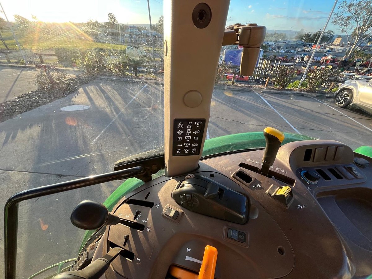John Deere 5720 image 12