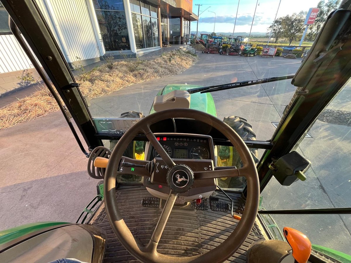 John Deere 5720 image 9