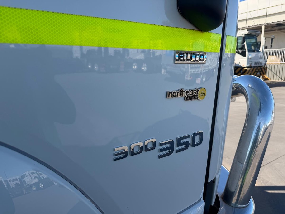 2023 Isuzu F Series FYH300-350 image 9