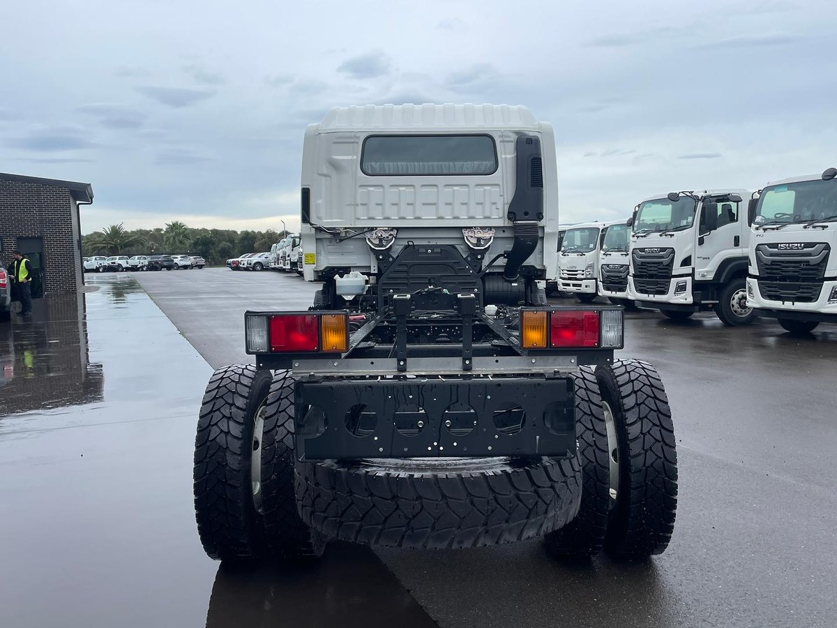 2025 Isuzu F Series image 6