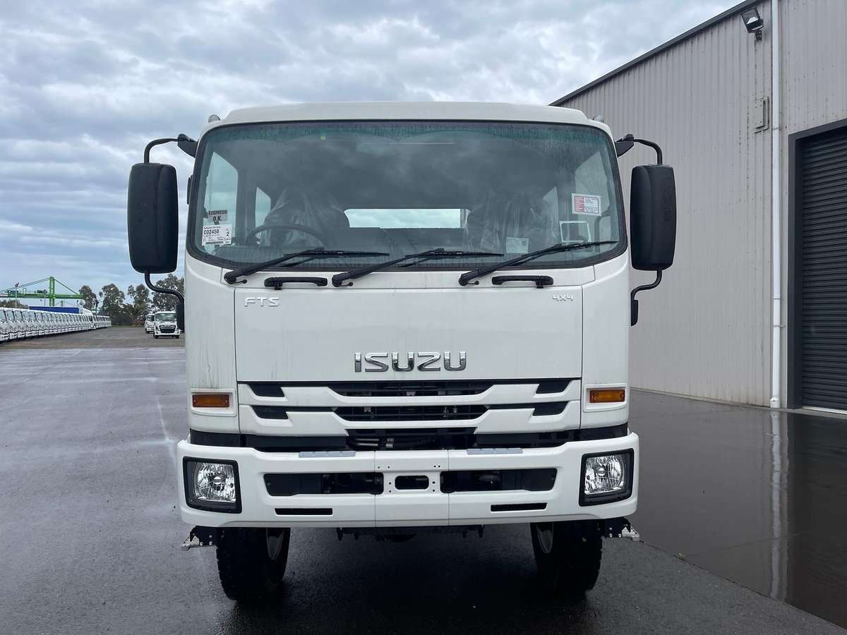 2025 Isuzu F Series image 2
