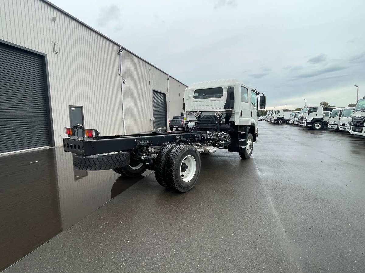 2025 Isuzu F Series image 8