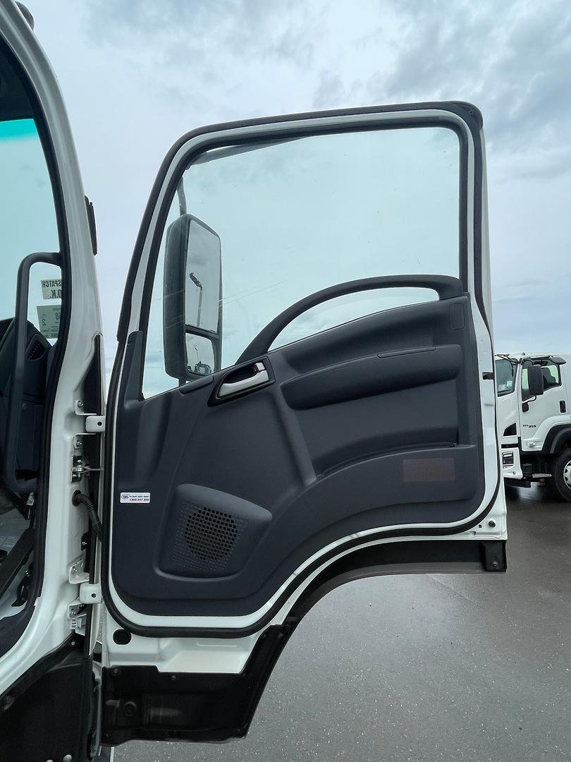 2025 Isuzu F Series image 10