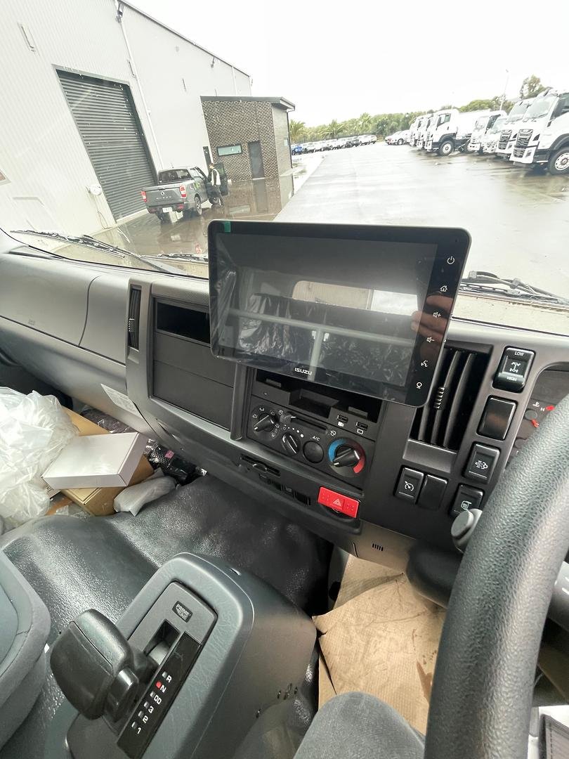 2025 Isuzu F Series image 15